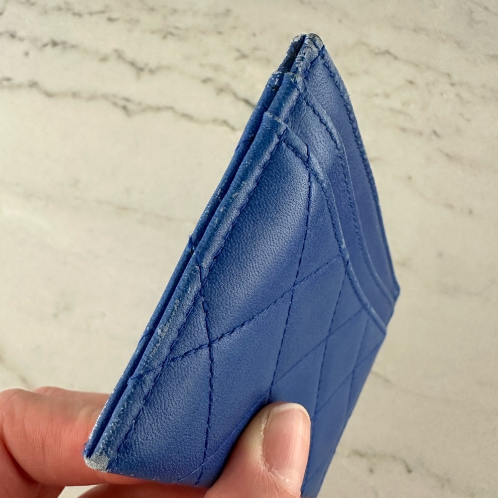 Vintage CHANEL cardholder in blue lambskin - Picture 14 of 15